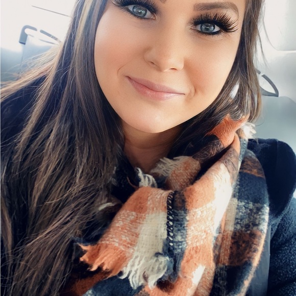 Meet your Posher, Jessica - Picture 3 of 5